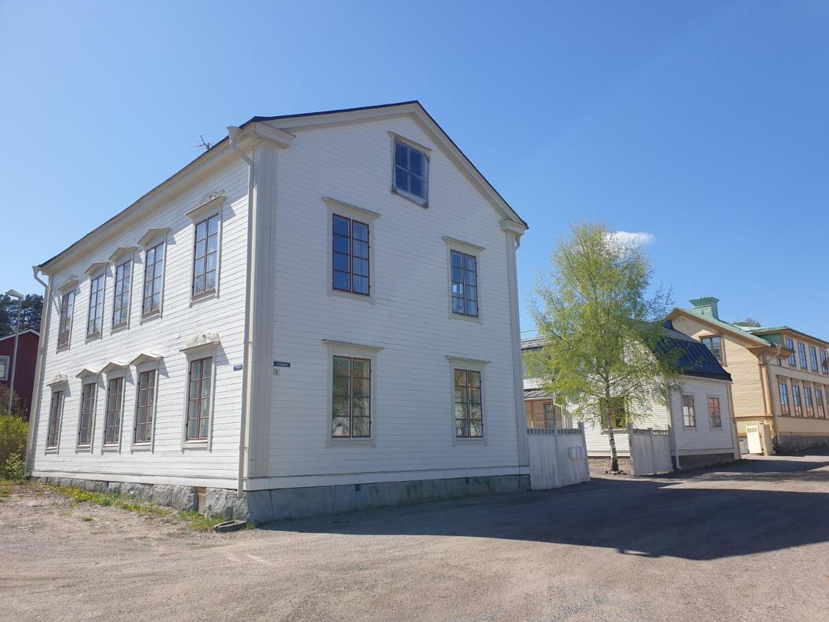 Vaelrenoverad Fin Laegenhet I Charmigt Omrade Soderhamn Ngoại thất bức ảnh